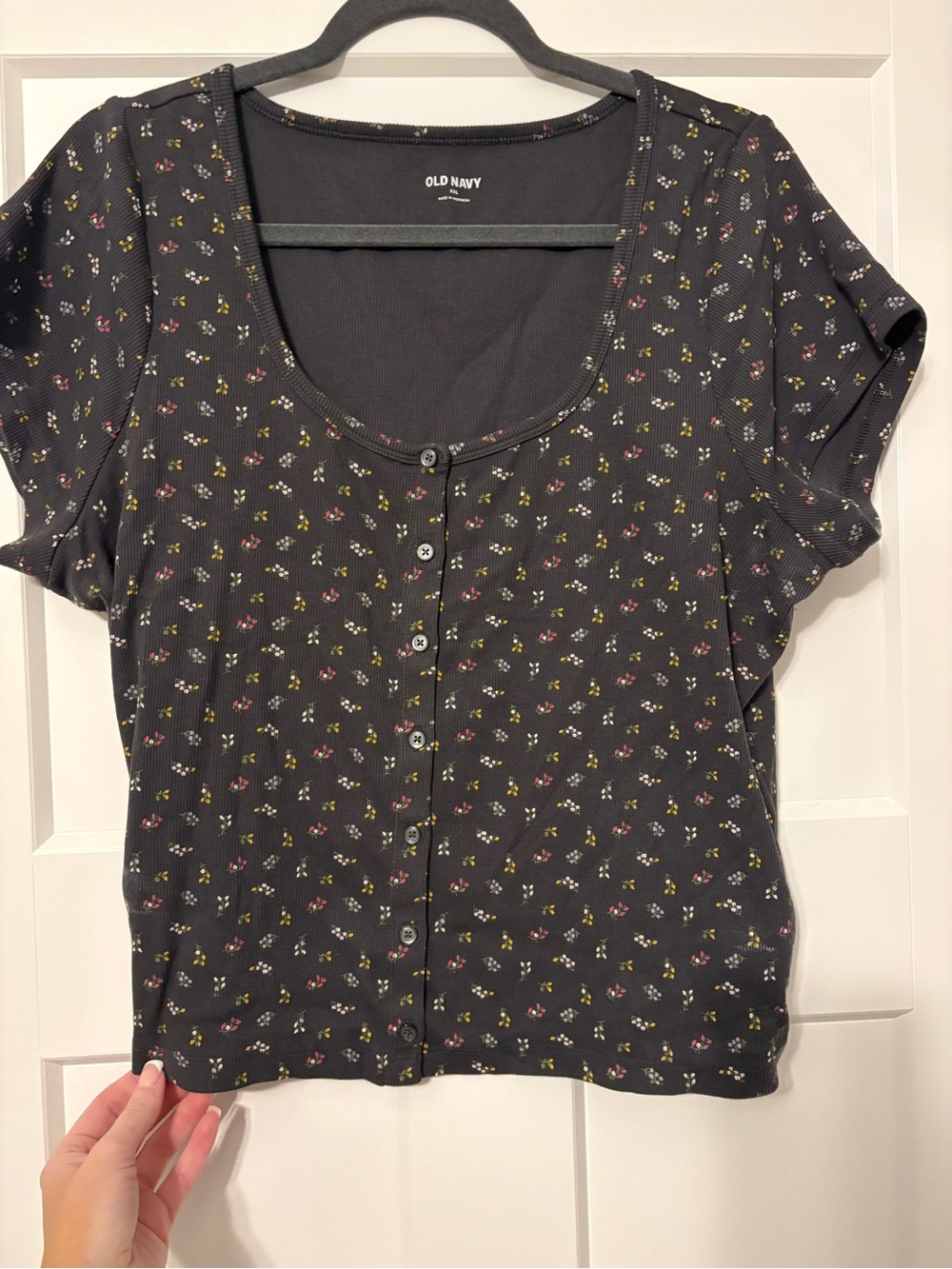 Old Navy Black Short-Sleeve Button-Front Floral Tee